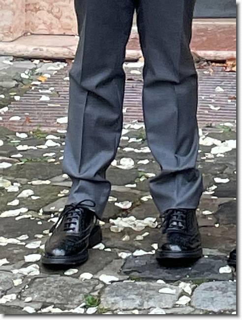 Clicca per scorrere le foto originali ingrandite